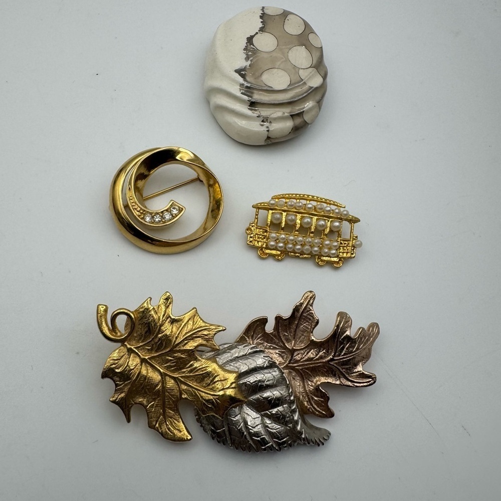 Vintage 70s 80s brooch pin lot Avon Gold Toned Craft Clip Bonus